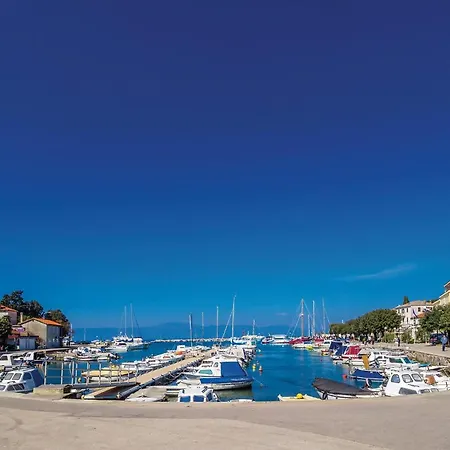 Lovely Apartment In Malinska Apartmán *