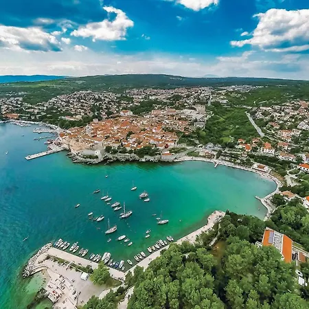 Lovely Apartment In Malinska Apartament