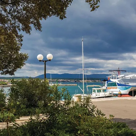 Lovely Apartment In Malinska アパート マリンスカ